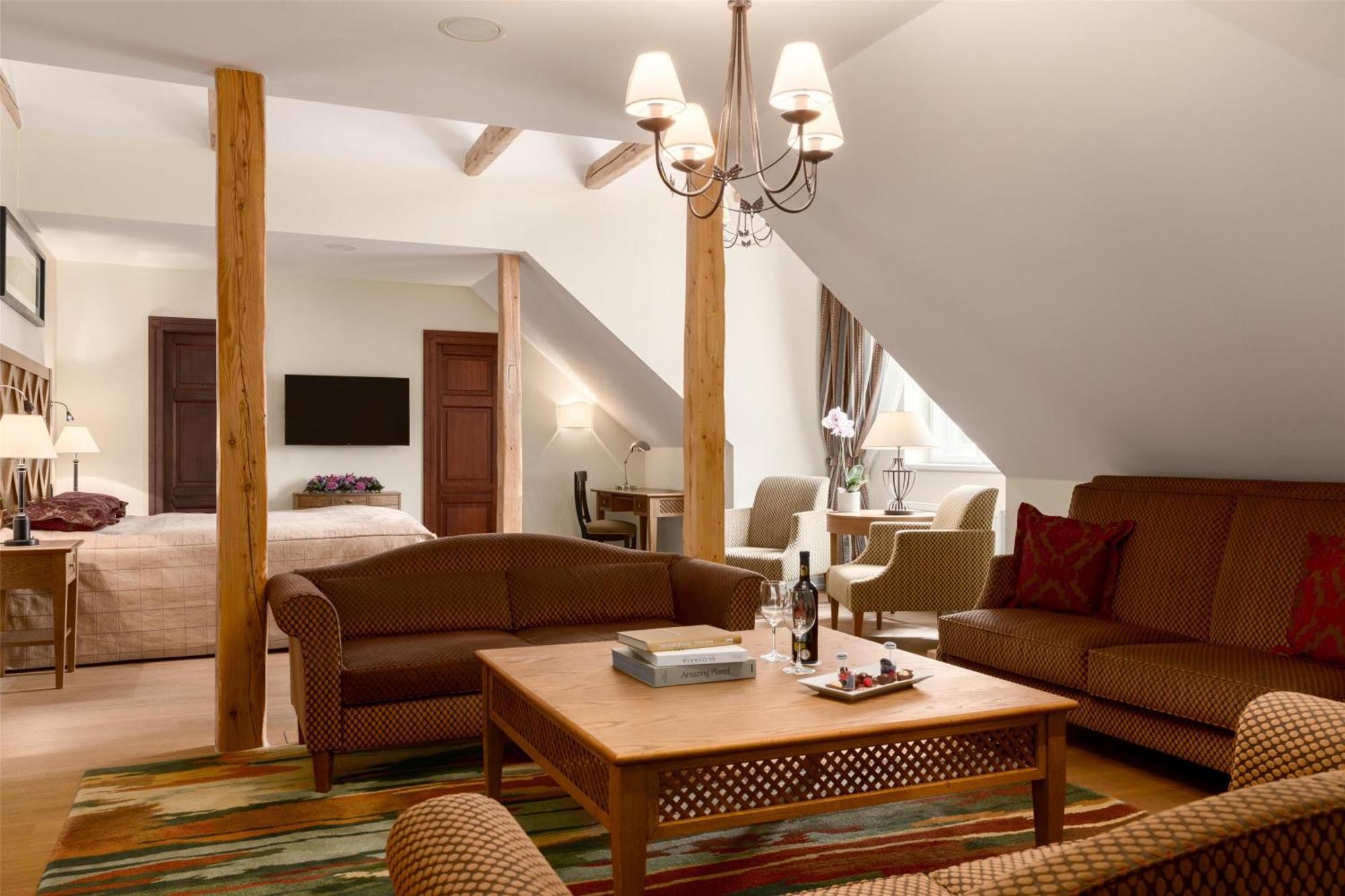 แกรนด์ โฮเต็ล เคมปินสกี้ ไฮ ทาแทรส Hotel Strbske Pleso ภายนอก รูปภาพ