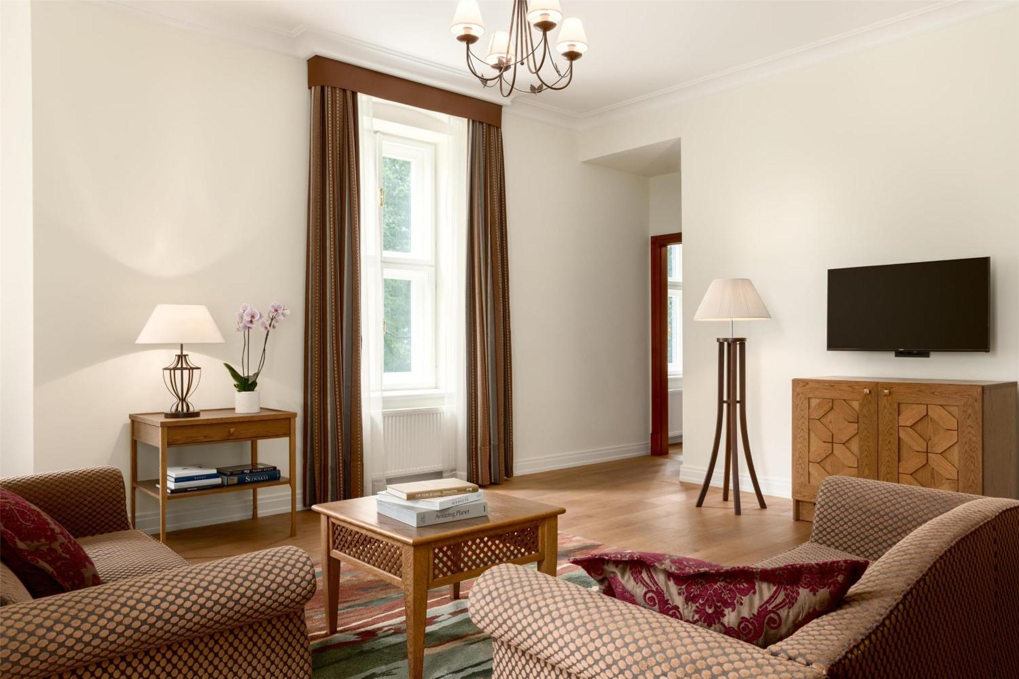 แกรนด์ โฮเต็ล เคมปินสกี้ ไฮ ทาแทรส Hotel Strbske Pleso ภายนอก รูปภาพ