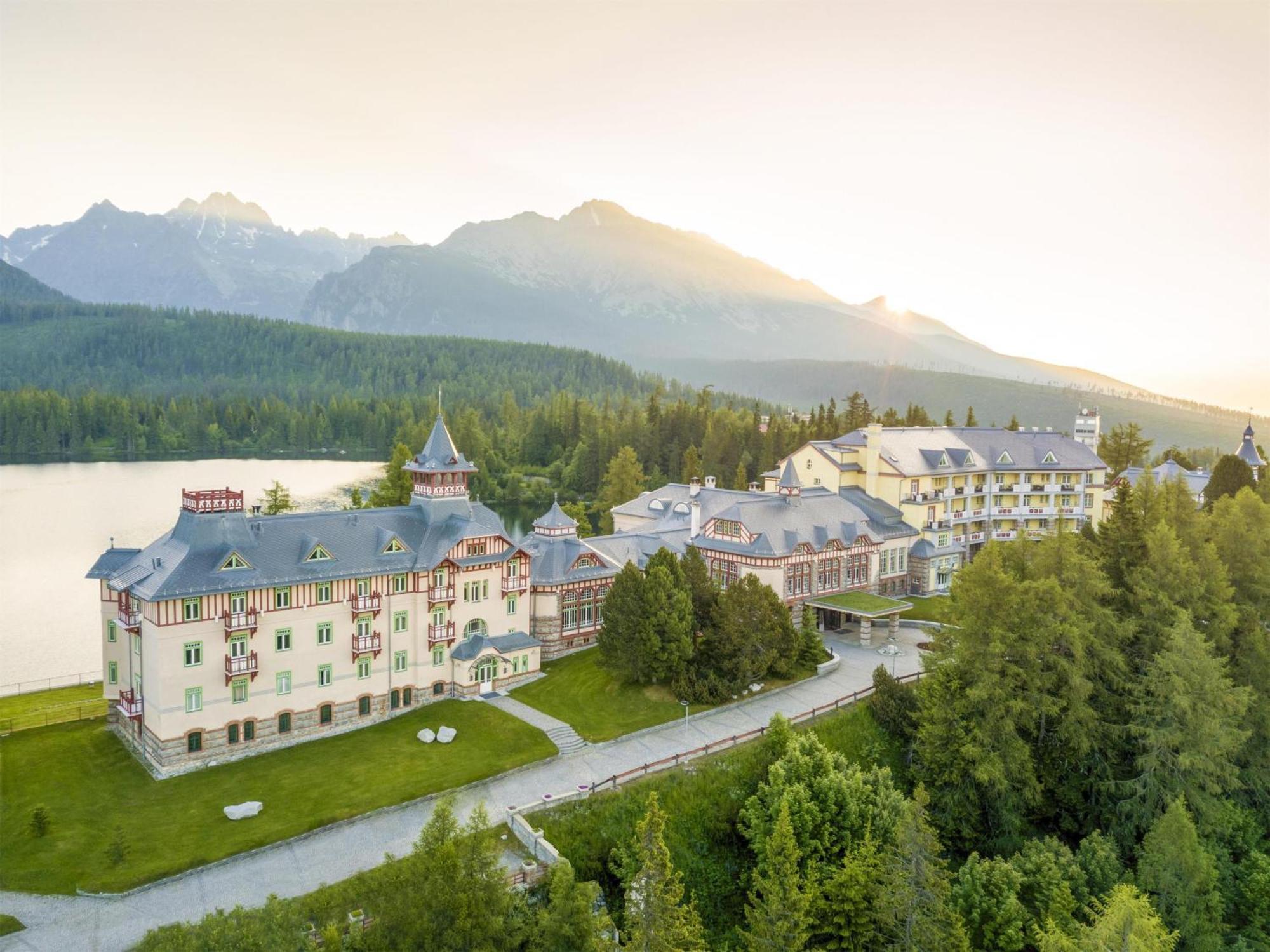 แกรนด์ โฮเต็ล เคมปินสกี้ ไฮ ทาแทรส Hotel Strbske Pleso ภายนอก รูปภาพ